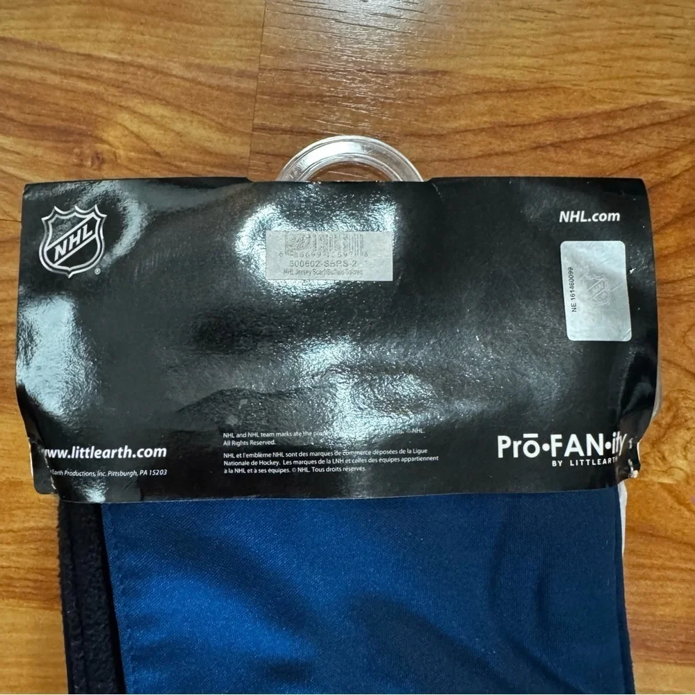 NWT Buffalo Sabres Jersey Scarf With Zip Pocket Team Colors Graphic Print NHL